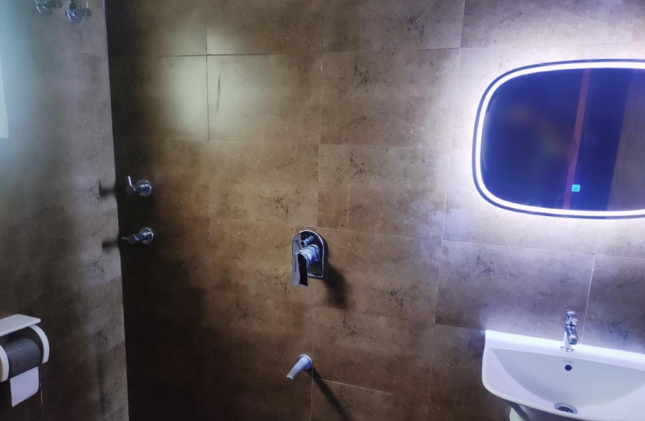 Empra Exotica Apartment มาดิเครี ภายนอก รูปภาพ
